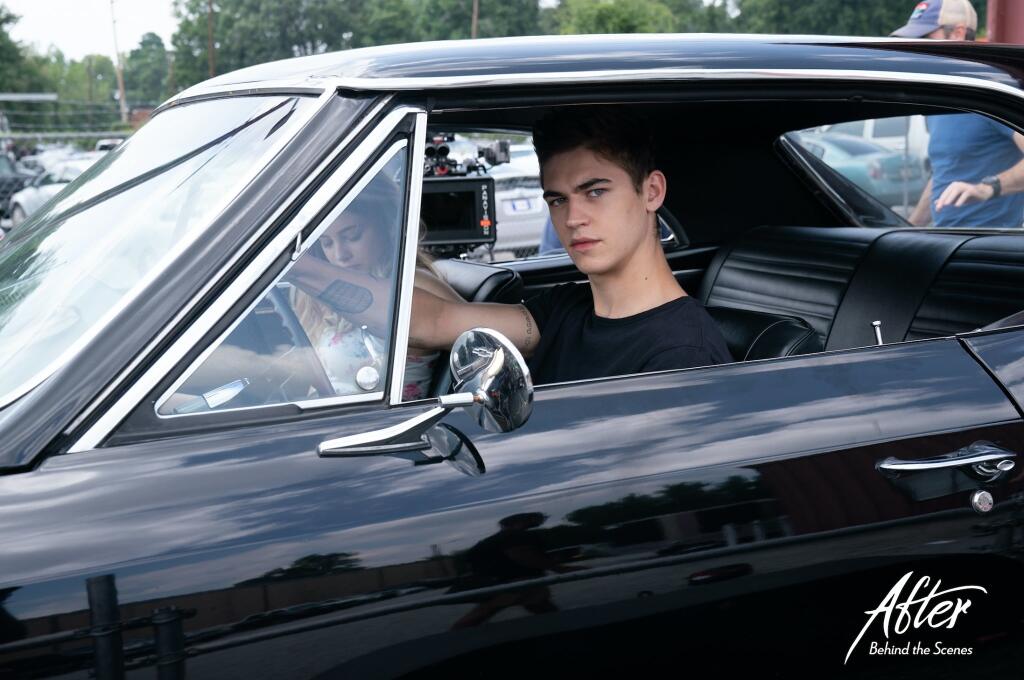 Hero Fiennes Tiffin má milióny fanúšikov, no sociálne siete ho nelákajú.