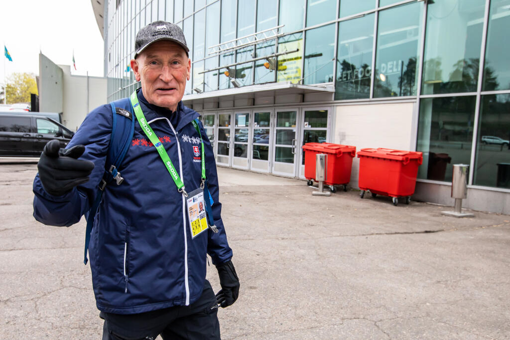 Slovenskí hokejoví reprezentanti budú hrať svoje zápasy v Helsinki Ice hall. Na snímke je Craig Ramsey ako prichádza na tréning.