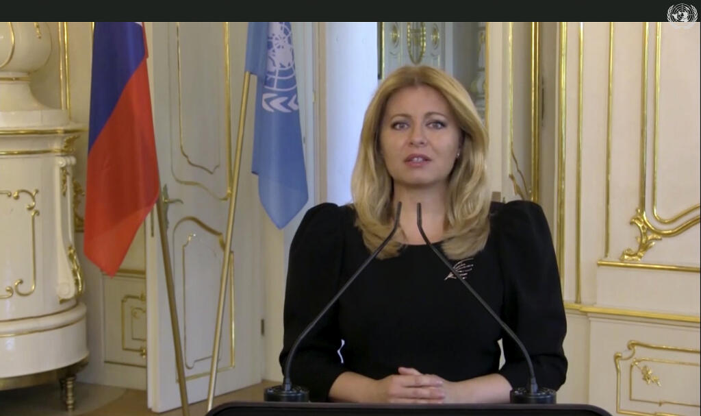 JB 6 New York - Na snímke z videa UNTV prezidentka SR Zuzana Čaputová počas videopríhovoru v rámci všeobecnej rozpravy 75. Valného zhromaždenia OSN v New Yorku 23. septembra 2020. Na vzájomnú solidaritu pri vývoji a výrobe vakcíny na ochorenie COVID-19 vyzvala jednotlivé krajiny sveta prezidentka SR Zuzana Čaputová v stredu počas svojho prejavu v rámci všeobecnej rozpravy 75. zasadnutia Valného zhromaždenia OSN. Čaputová apelovala na výmenu informácií medzi vedcami, výrobcami očkovacej látky a v