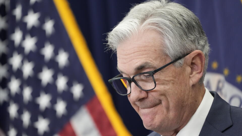 KK28 Washington - Na snímke šéf Americkej centrálnej banky (Fed) Jerome Powell hovorí počas tlačovej konferencie 14. decembra 2022 vo Washingtone. Americký Federálny rezervný systém (Fed) v stredu zvýšil svoj kľúčový úrok menej ako na predchádzajúcich štyroch zasadnutiach. FOTO TASR/AP
Federal Reserve Chair Jerome Powell speaks during a news conference Wednesday, Dec. 14, 2022, at the Federal Reserve Board Building, in Washington. (AP Photo/Jacquelyn Martin)