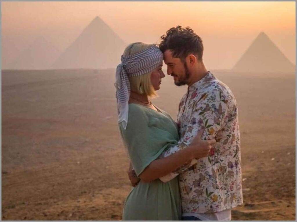 Zaľúbenci a rodičia 9-mesačnej Daisy Katy Perry (36) a Orlando Bloom (44) sa vybrali do historických Benátok a aj keď im fotografi a fanúšikovia nechceli dať pokoj, neustále si prejavovali nežnosti a užívali každý moment.