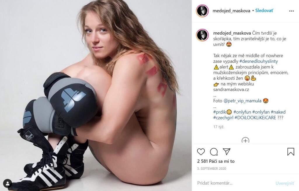 Mašková si v Česku získala veľkú popularitu, či už víťazstvami v klietke, ale aj mimo nej na sociálnej sieti. Sexi bojovníčka rada predvedie svoje krivky, fanúšikom sa predviedla aj kompletne nahá.