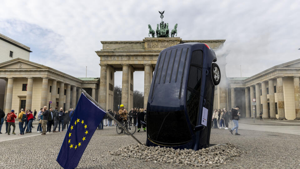 Greenpeace Protests Against German Stance On EU Combustion Engines Cars Sales Ban