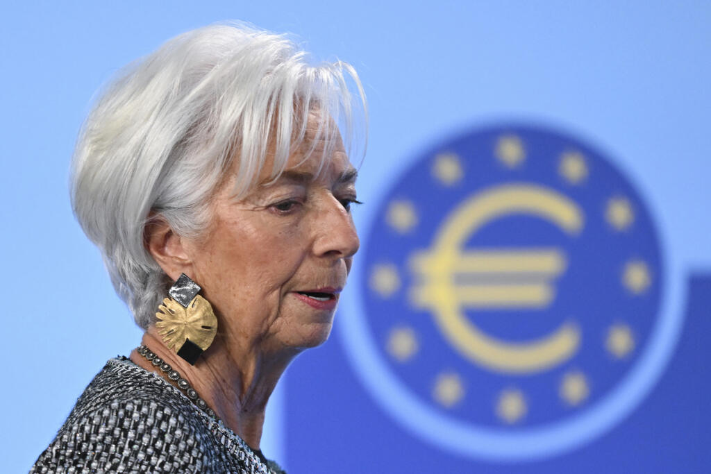 AZ5 Frankfurt nad Mohanom - Na snímke guvernérka Európskej centrálnej banky (ECB) Christine Lagardová prichádza na tlačovú konferenciu vo Frankfurte nad Mohanom 12. decembra 2024. Európska centrálna banka (ECB) vo štvrtok 12. decembra 2024 podľa očakávania znížila svoje kľúčové úrokové sadzby. FOTO TASR/AP


President of the European Central Bank Christine Lagarde arrives for a press conference at the ECB headquarters in Frankfurt, Germany, Thursday, Dec. 12, 2024. (Arne Dedert/dpa via AP)