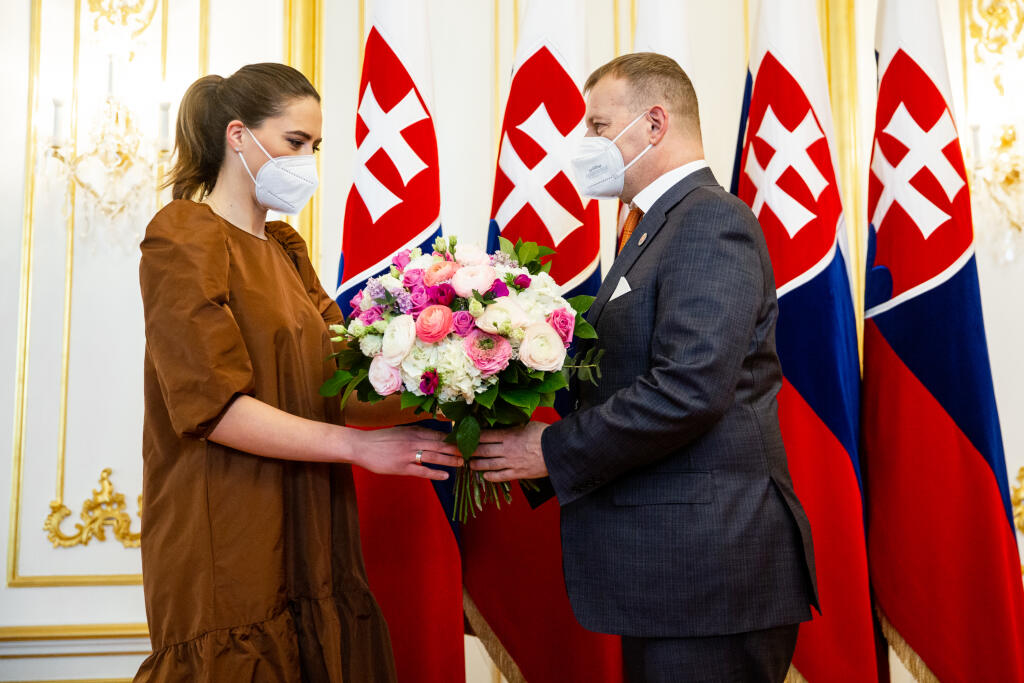 Petra Vlhová absolvovala stretnutie s predsedom Národnej rady Slovenskej republiky Borisom Kollárom a následnú tlačovú konferenciu v priestoroch Bratislavského hradu. Na snímke Petra Vlhová a Boris Kollár.
