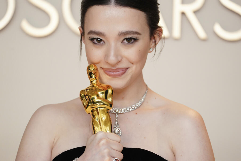 KK8 Los Angeles - Americká herečka Mikey Madisonová pózuje s cenou v kategórii najlepšia herečka v hlavnej úlohe za svoj výkon v snímke Anora na 97. ročníku odovzdávania Oscarov 2. marca 2025 v Los Angeles. FOTO TASR/AP
Mikey Madison, winner of the award for best performance by an actress in a leading role for 