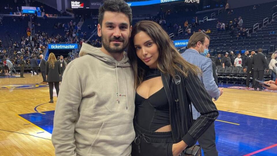Sara a Ilkay sa milujú aj po dlhom čase randenia. V súčasnosti sa rozhodli ich vzťah povýšiť.