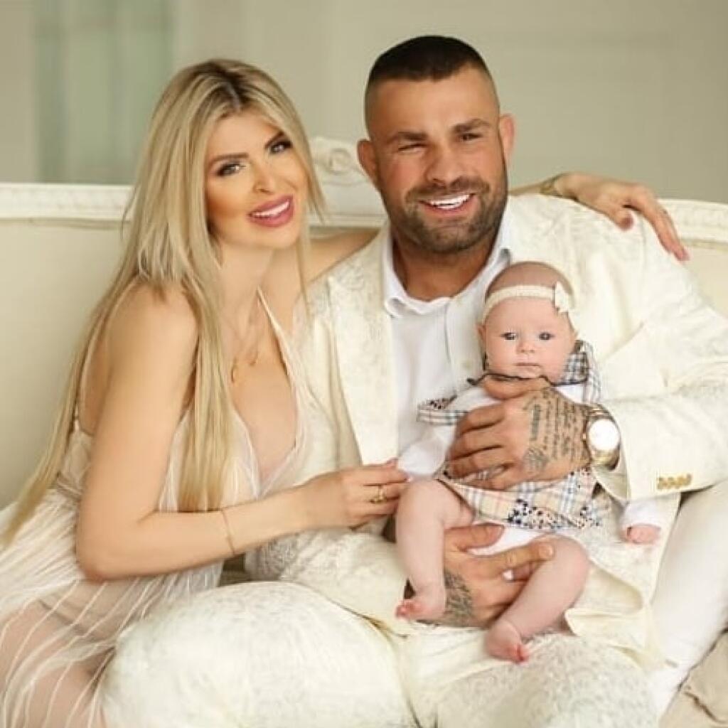 Karlos Vémola s priateľkou Lelou a dcérkou Lili.