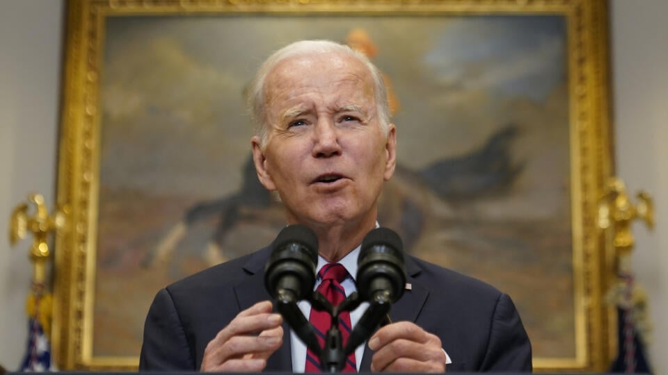 JB 31 Washington - Americký prezident Joe Biden počas prejavu o bezpečnosti na hraniciach a nelegálnej migrácii v Bielom dome vo Washingtone 5. januára 2023. Americký prezident Joe Biden oznámil vo štvrtok rozšírenie programu prijímania migrantov, v rámci ktorého bude môcť do Spojených štátov prísť mesačne 30.000 ľudí z Kuby, Haiti, Nikaraguy a Venezuely. Migrantov z týchto krajín, ktorí obchádzajú americké zákony, však z územia USA vyhostia. TASR správu prevzala z webovej stránky stanice CNN. B