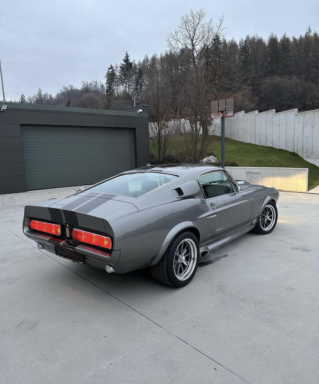 Cena Mustangu Shelby GTR-500 Eleanor Mareka Hamšíka sa pohybuje podľa rôznych úprav v rozmedzí astronomických 250 až 300-tisíc eur.