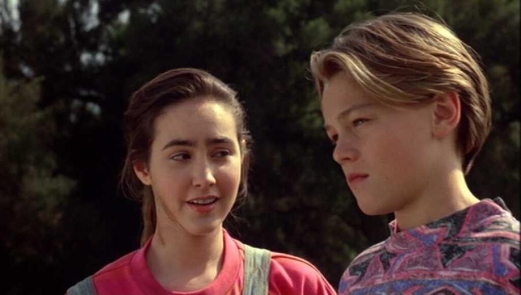Leo DiCaprio (46): Critters 3 (1991): Zjavne existuje trend slávnych mužských hercov odrážajúcich sa z hororov. V jednom z nich o ľudožravých chlpatých príšerách si Leo DiCaprio strihol nezabudnuteľnú scénu, v ktorej sleduje smrť svojho nevlastného otca. Už dva roky nato sa na prahu dospelosti blysol v oceňovanej dráme Čo žerie Gilberta Grapea po boku Johnnyho Deppa a Juliette Lewis.