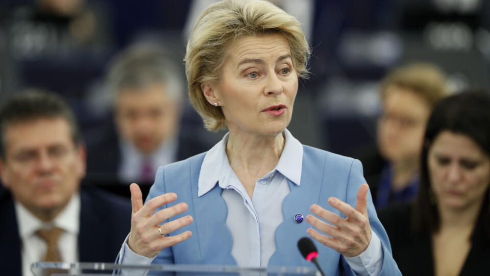 JB 14 Štrasburg - Predsedníčka Európskej komisie Ursula von der Leyenová počas prejavu na plenárnom zasadnutí Európskeho parlamentu v Štrasburgu 11. februára 2020. FOTO TASR/AP
European Commission President Ursula von der Leyen delivers her speech during a debate on a proposed mandate for negotiations for a new partnership with the United Kingdom of Great Britain and Northern Ireland, at the European Parliament in Strasbourg, eastern France, Tuesday, Feb.11, 2020. (AP Photo/Jean-Francois Badi