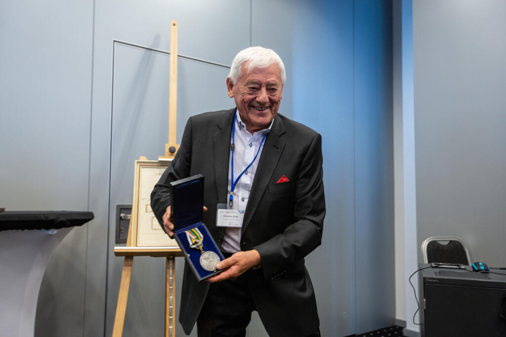 Legendárny hokejista získal na olympiádach dve medaily.