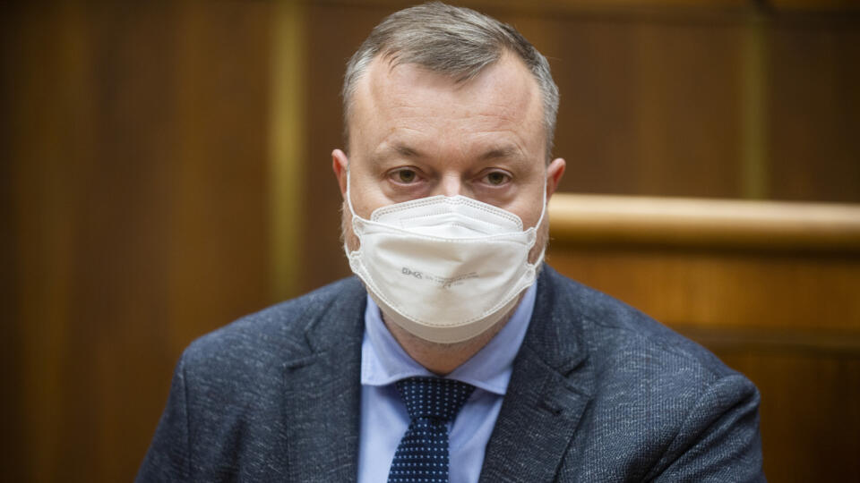 Na snímke minister práce, sociálnych vecí a rodiny SR Milan Krajniak (Sme rodina) počas rokovania 55. schôdze Národnej rady SR 17. februára 2022 v Bratislave. FOTO TASR - Jakub Kotian