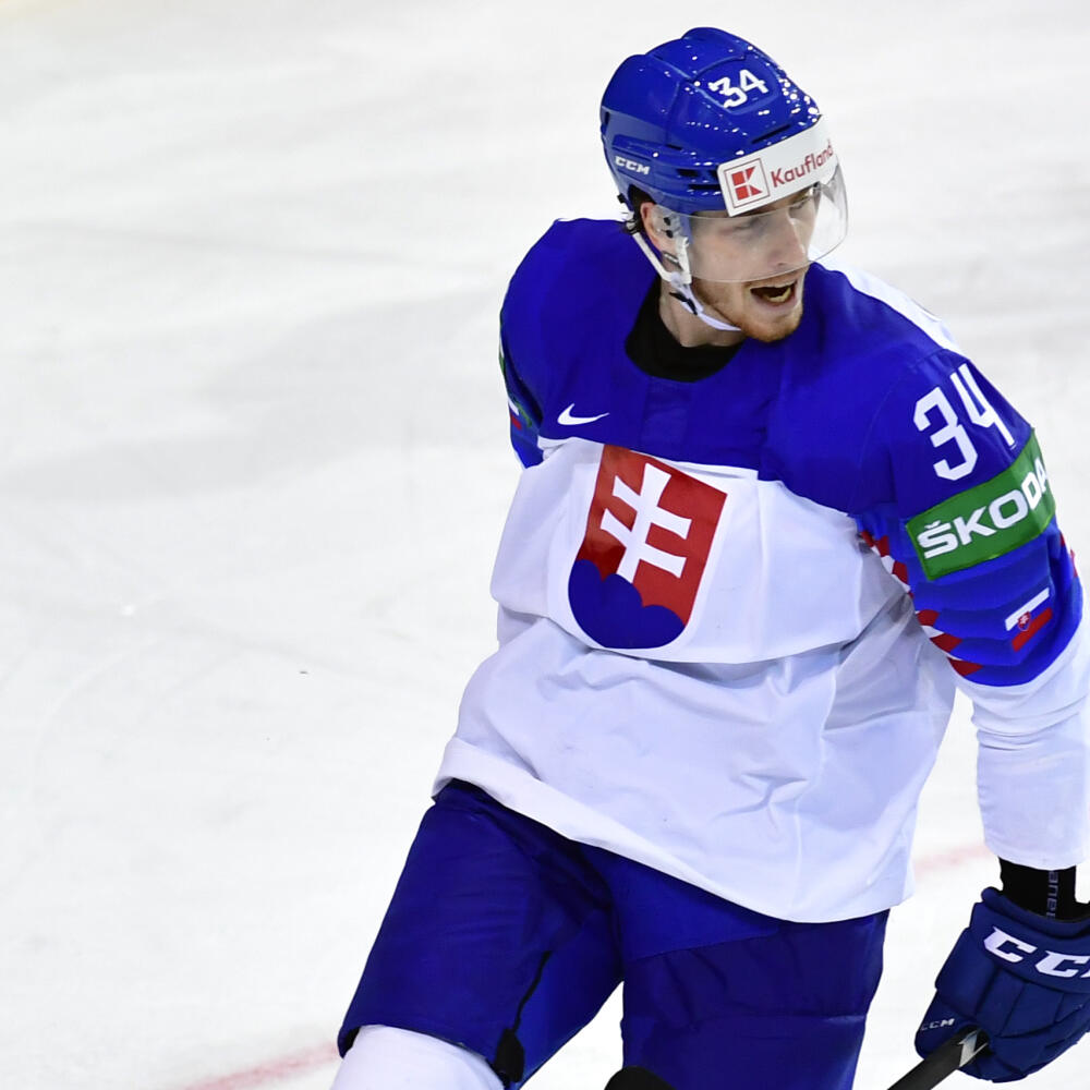 Na snímke hokejista Peter Cehlárik (Slovensko) sa teší z gólu v zápase základnej A-skupiny Slovensko - Dánsko na 84. majstrovstvách sveta v ľadovom hokeji v lotyšskej Rige v sobotu 29. mája 2021. FOTO TASR - Jaroslav Novák