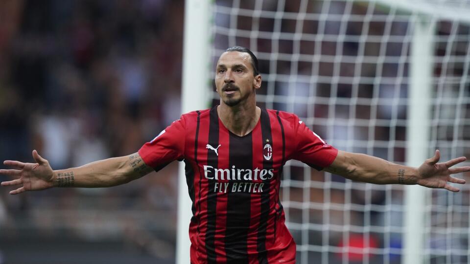 KK17 Miláno - Futbalista Zlatan Ibrahimovič z AC Milána sa teší z gólu počas zápasu 3. kola talianskej Serie A AC Miláno - Lazio Rím 12. septembra 2021 v Miláne. FOTO TASR/AP
Milan's Zlatan Ibrahimovic celebrates after scoring his side's seconf goal during the Italian Serie A soccer match between Milan and Lazio at the San Siro stadium in Milan, Italy, Sunday, Sept. 12, 2021. (Spada/LaPresse via AP)