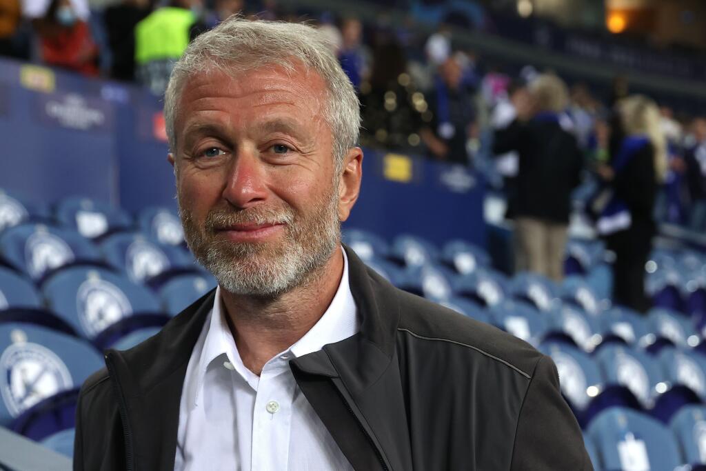 Bývalý majiteľ FC Chelsea Roman Abramovič a britská vláda dospeli k dohode vo veci predaja londýnskeho futbalového klubu.