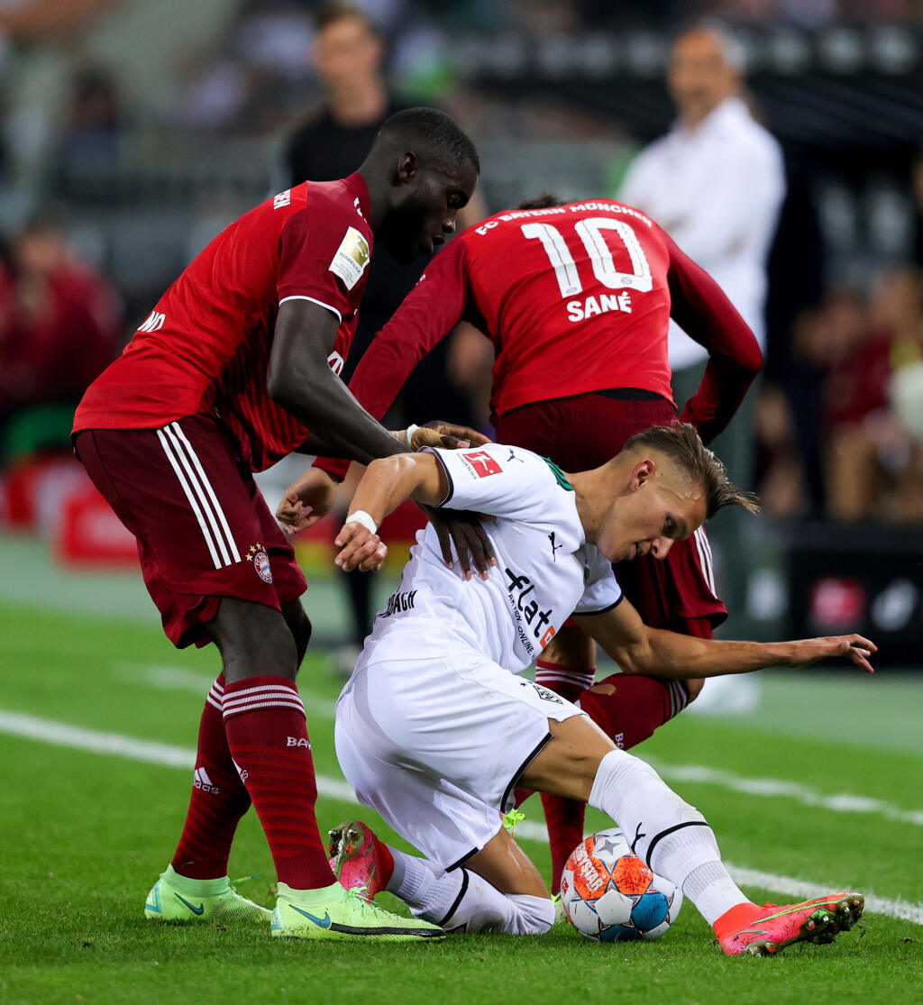 Úradujúci šampión nemeckej futbalovej ligy Bayern Mníchov neodštartoval sezónu ideálne. Na ihrisku Borussie Mönchengladbach remizoval v piatkovom otváracom stretnutí 1. kola 1:1.