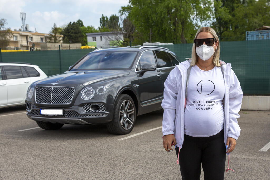 Cibulková veľakrát ukázala, že keď ide o autá, nebojí sa buchnúť po vačku. Luxusné Bentley jej uľahčovalo život najmä počas tehotenstva, ale aj po pôrode.