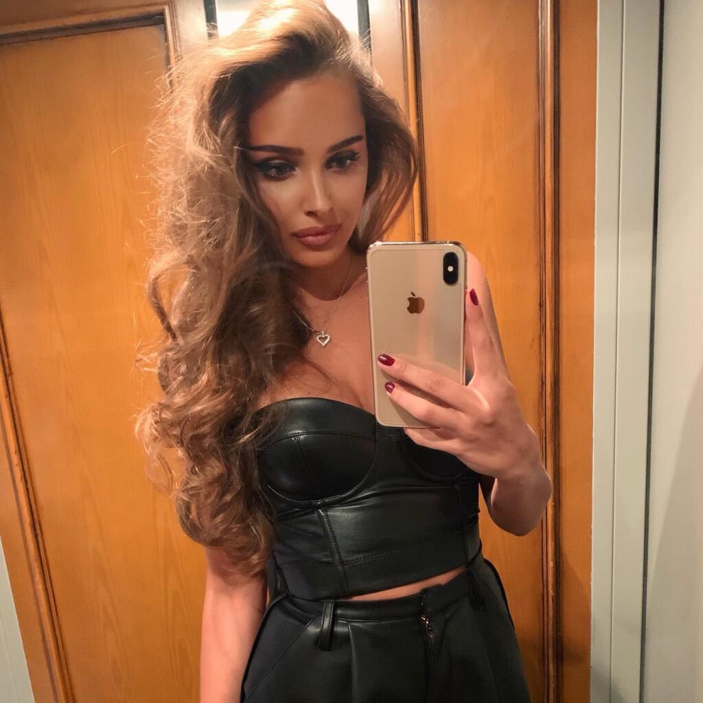 Krásna gymnastka Karolina Sevastyanovová si potrpí na luxus a bohatého chlapa po boku.
