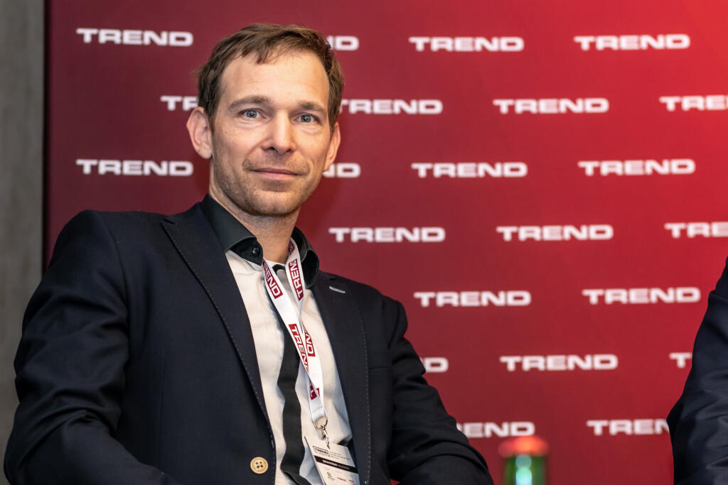 Štyri najväčšie centrálne banky napumpovali do svetovej ekonomiky v rozmedzí rokov 2007 až 2019 približne 14 biliónov dolárov. „Od marca 2020 do novembra 2021 pribudlo ďalších 12 biliónov dolárov,“ upozornil Martin Vlachynský, analytik Inštitútu ekonomických a spoločenských analýz (INESS).