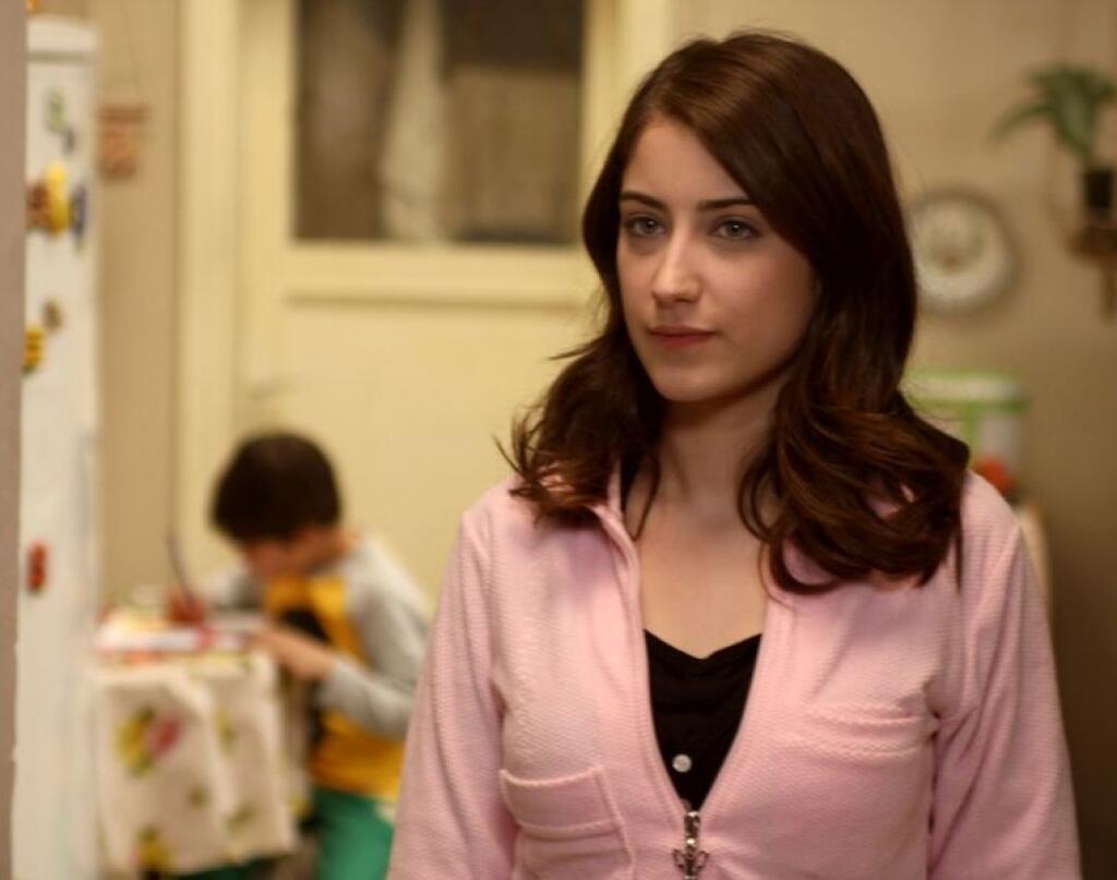 Hazal Kaya alias Feriha.