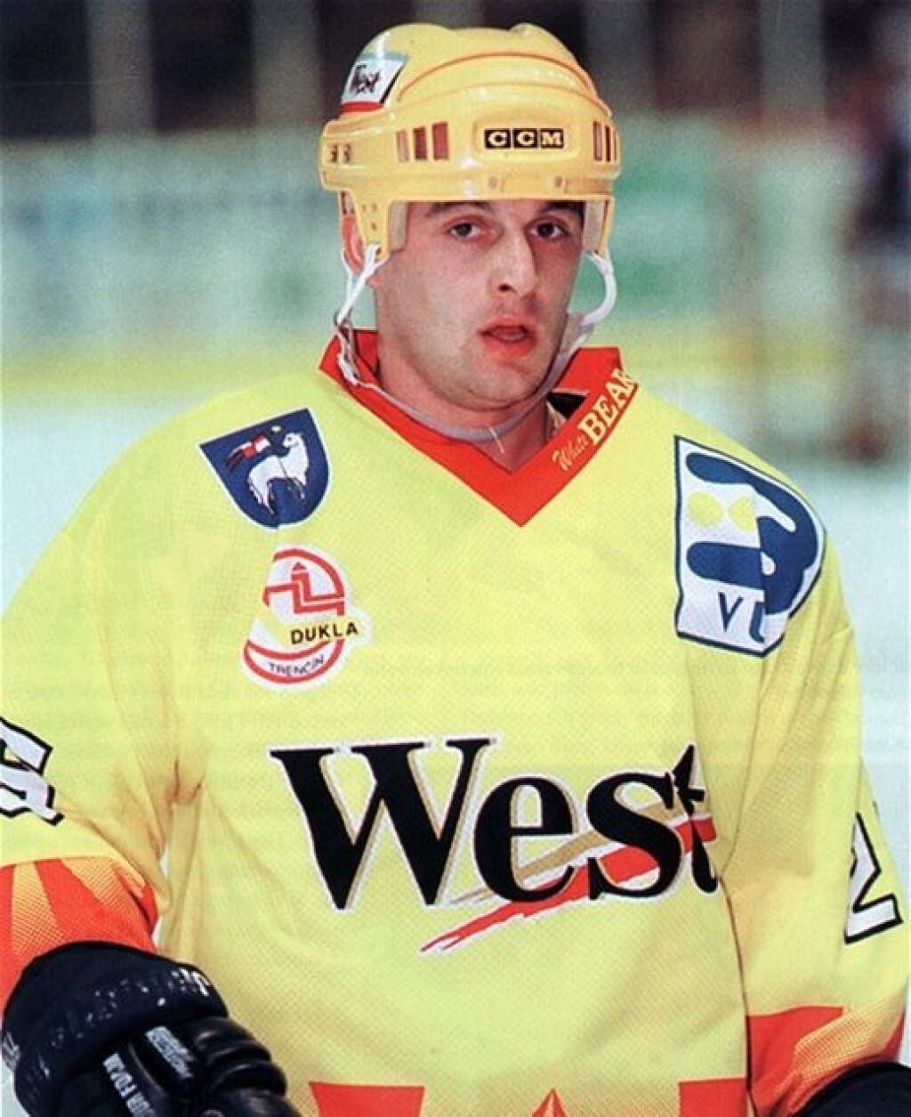 Pavol Demitra začal hrať za Duklu Trenčín už v sedemnástich rokoch.