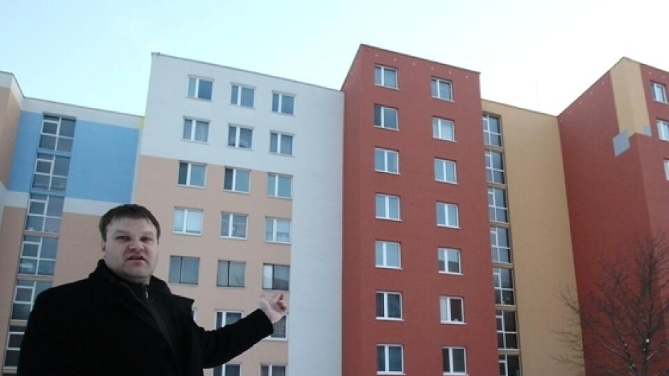 V tomto paneláku vyrastali
hokejové hviezdy – bratia Hossovci.