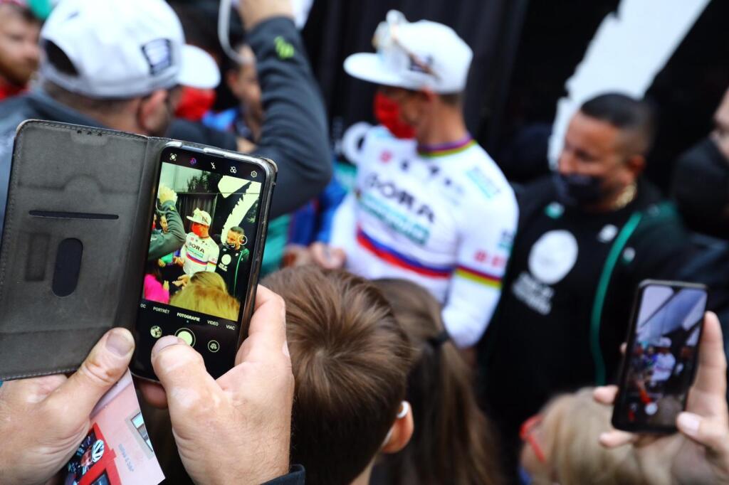 Peter Sagan urobil radosť fanúšikom podpismi a fotografiami