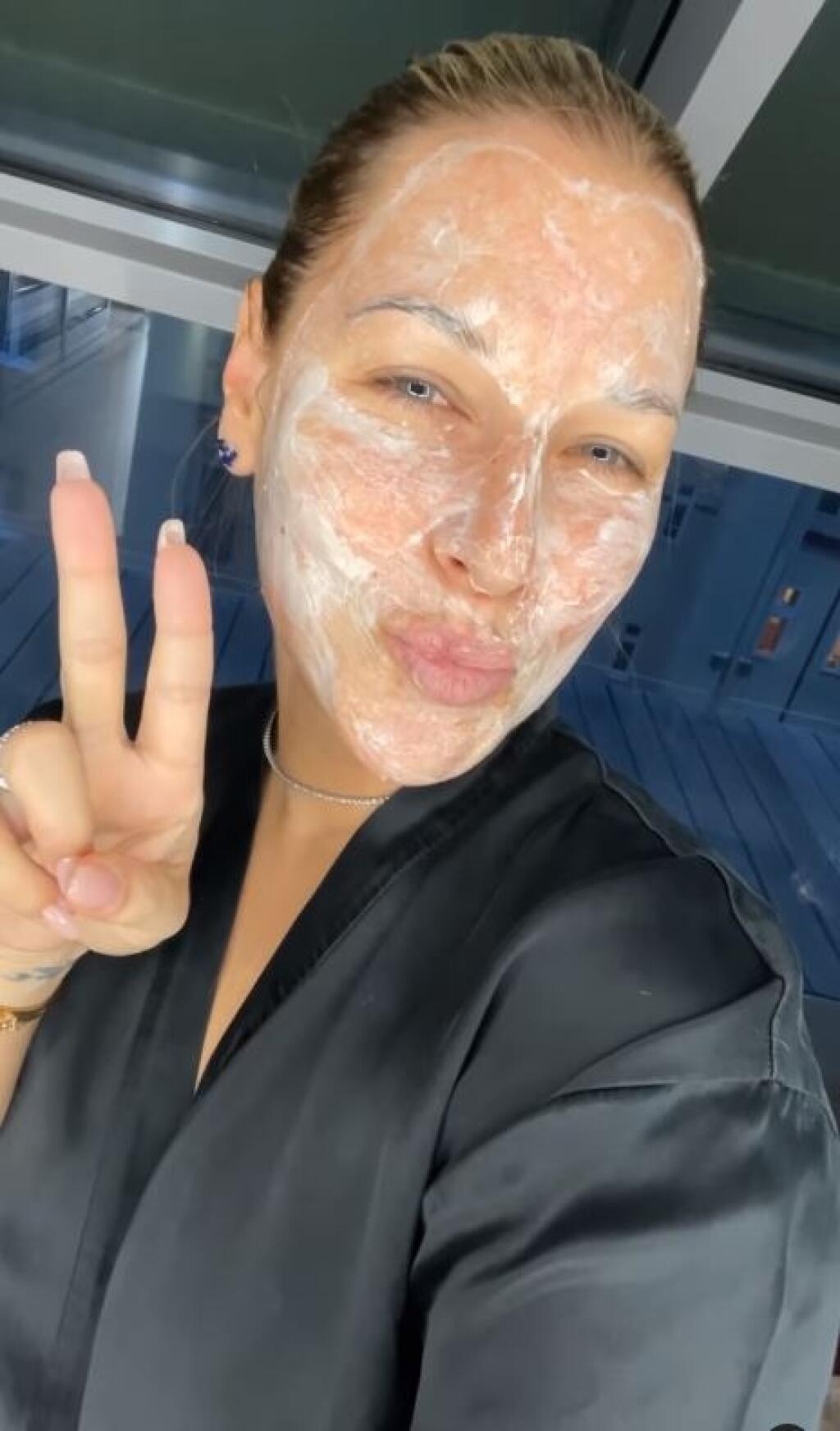 Dominika Cibulková natočila krátke video, ako si dáva do poriadku svoju pleť.