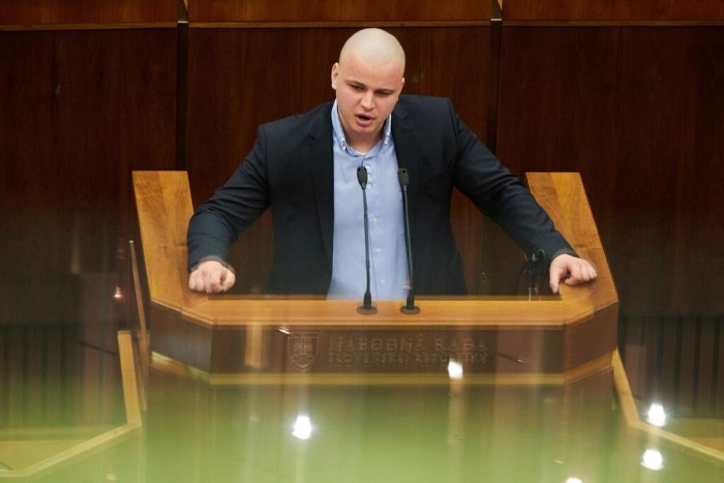 Danko by rád vybabral s ĽSNS. Chce preto všetkým poslancom siahnuť na imunitu