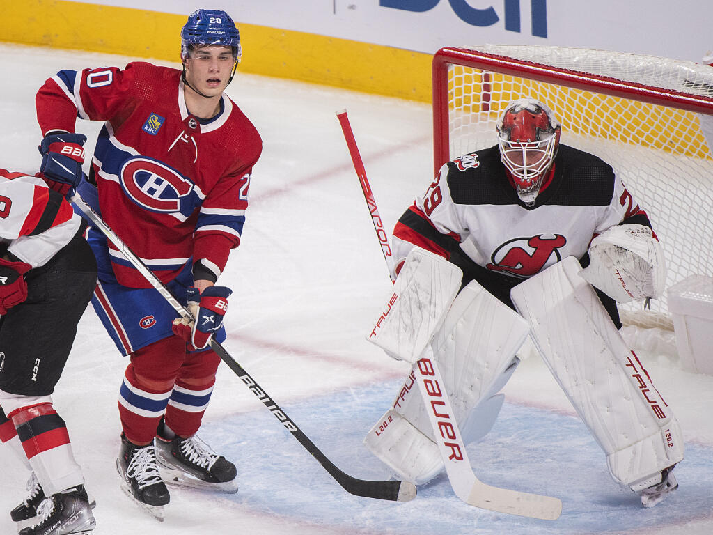 Slovenský útočník Juraj Slafkovský z Montrealu Canadiens pred prípravným zápasom pred novou sezónou NHL proti New Jersey Devils 26. septembra 2022 v Montreale.