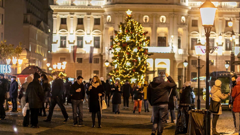 Na snímke vianočné trhy na Hviezdoslavovom námestí počas pandémie covid 19.