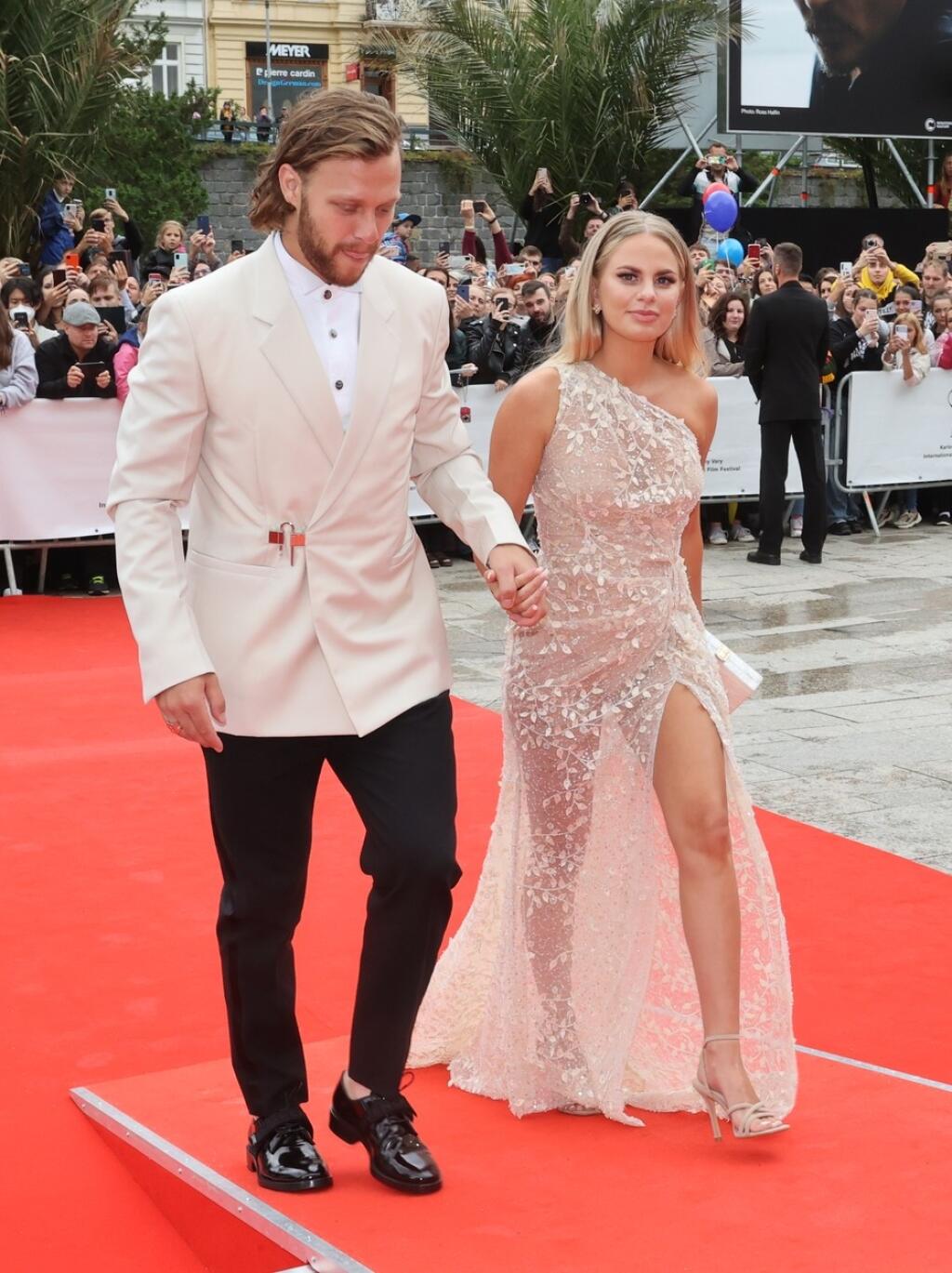 Krásna švédska priateľka Davida Pastrňáka upútala pozornosť každého na filmovom festivale v Karlových Varoch.