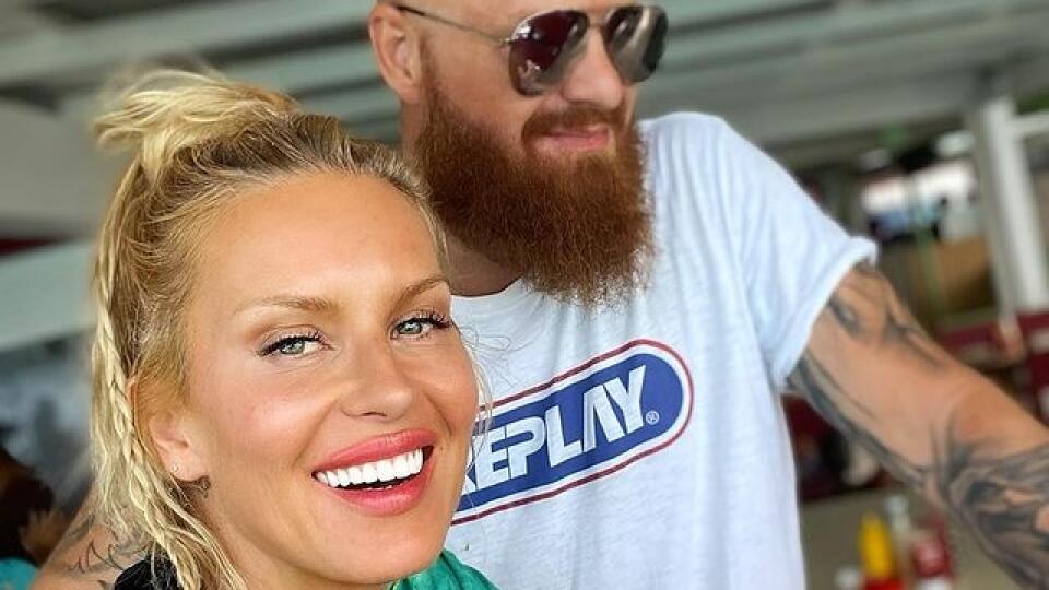 Simona Krainová s manželom v Karibiku. Vyrábajú spolu rajcovné fotografie.K