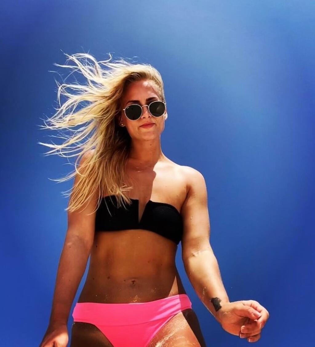 Keď sa stolná tenistka Barbora Balážová nahodí do plaviek, nejednému fanúšikovi sa pri pohľade na jej telo zastaví dych.