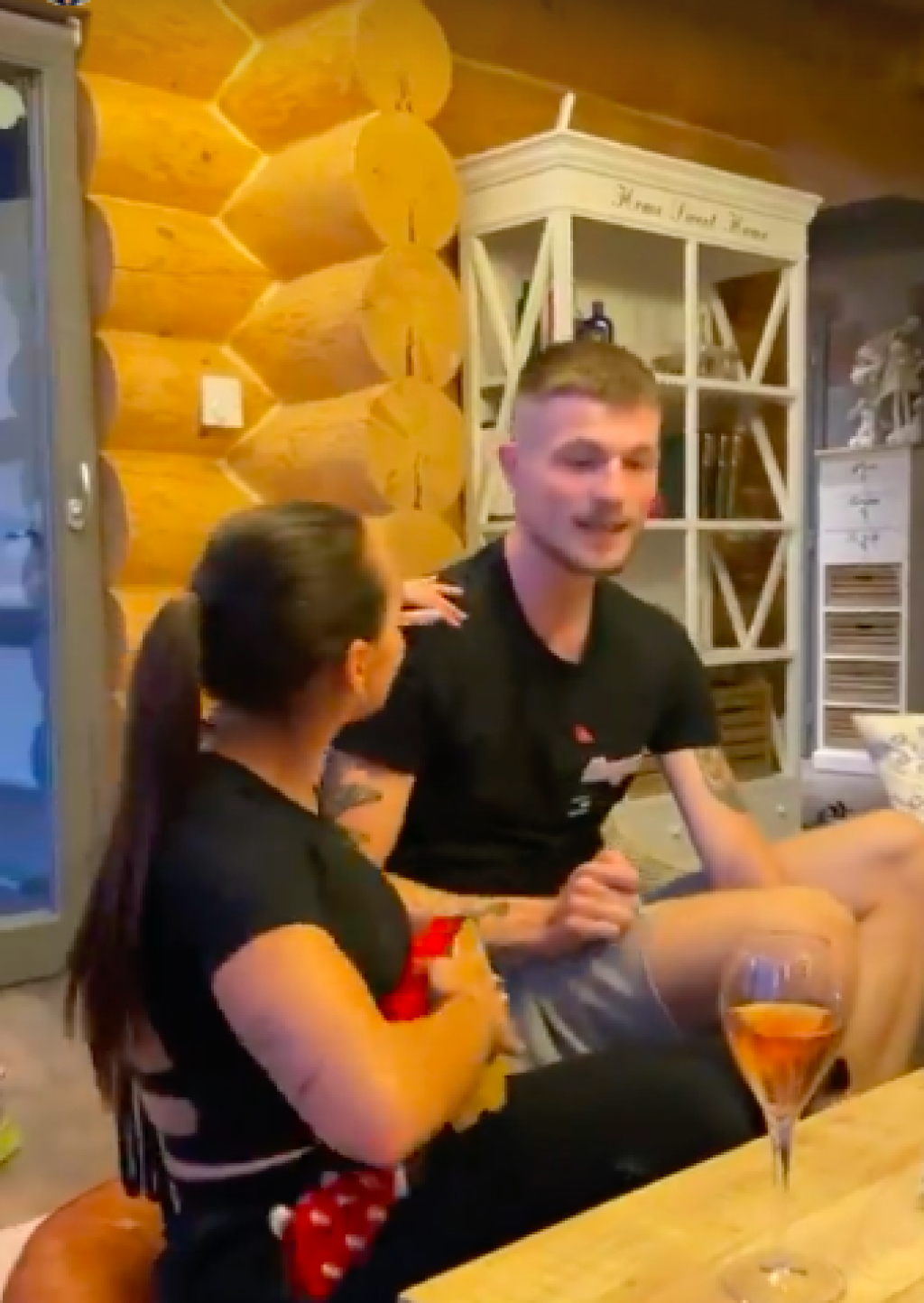 Miška odhalila svoj skrytý talent, keď si z chuti zaspievala.