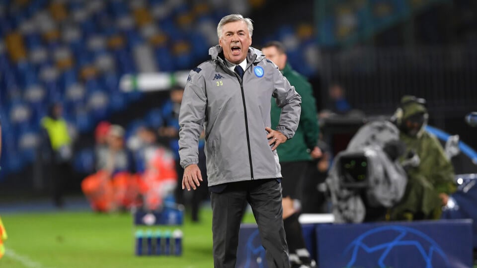 Tréner futbalistov talianskeho SSC Neapol Carlo Ancelotti môže prísť o svoj post po tom, čo jeho zverenci opustili tréningový kemp.