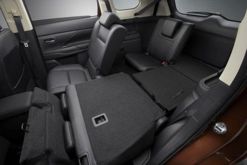TREND test Mitsubishi Outlander 3G 2,2 D-DI Instyle