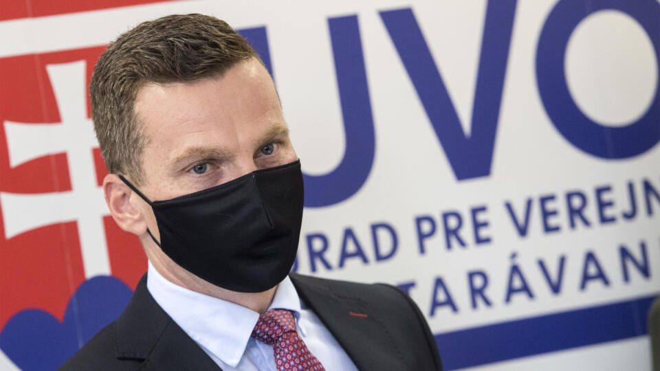 Na snímke predseda Úradu pre verejné obstarávanie (ÚVO) Miroslav Hlivák počas tlačovej konferencie 19. októbra 2020 v Bratislave. Téma: Predstavenie zásadnej novely zákona o verejnom obstarávaní. FOTO TASR - Martin Baumann