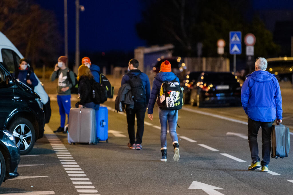 Takto sa domov vracali slovenskí biatlonisti, ktorí z Fínska cestovali vládnym špeciálom.