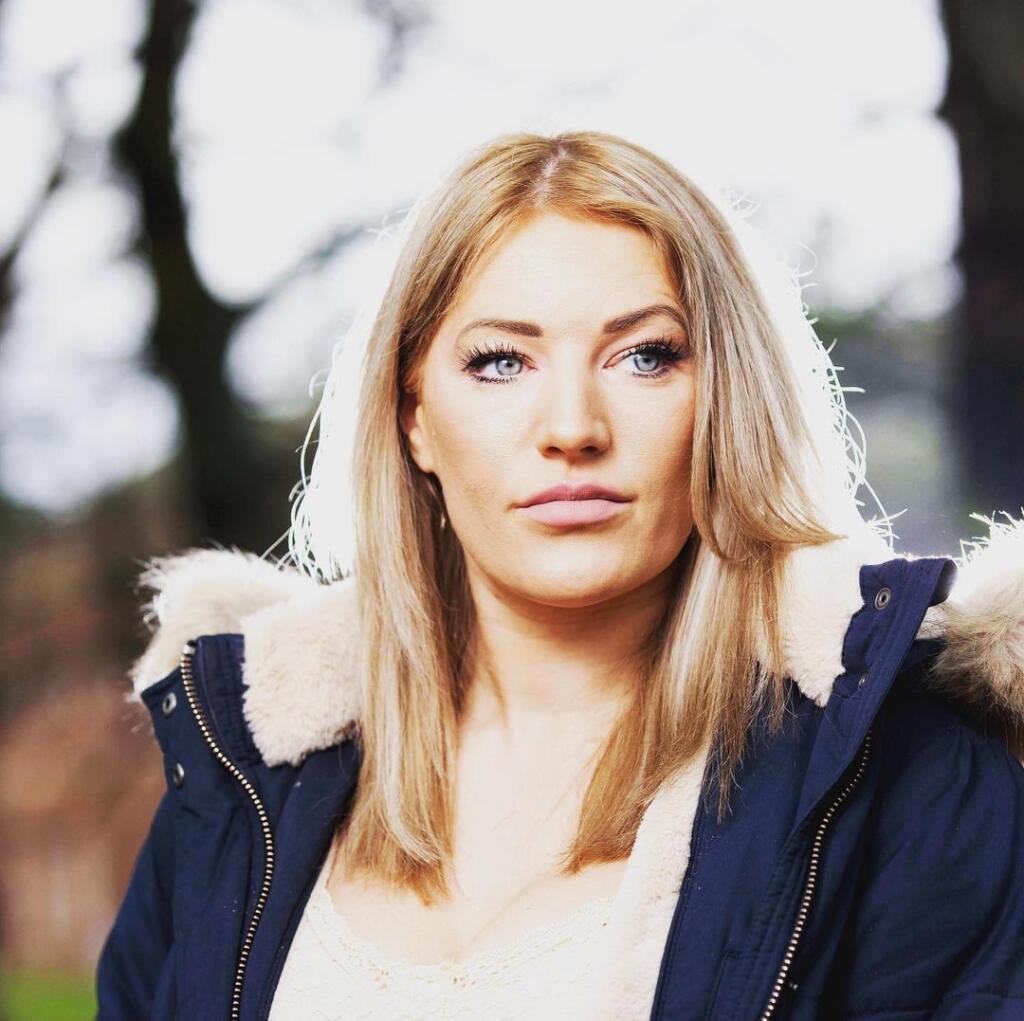 Sexi Elise Christie sa po znásilnení neuzavrela do seba podávala na dráhe veľkolepé výkony.