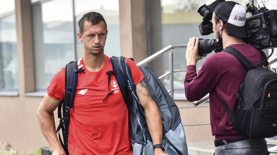 Na snímke slovenský tenista Filip Polášek pred odchodom ďalšej časti slovenskej výpravy na letné olympijské hry v Tokiu, 17. júla 2021 v Bratislave. FOTO TASR - Pavol Zachar