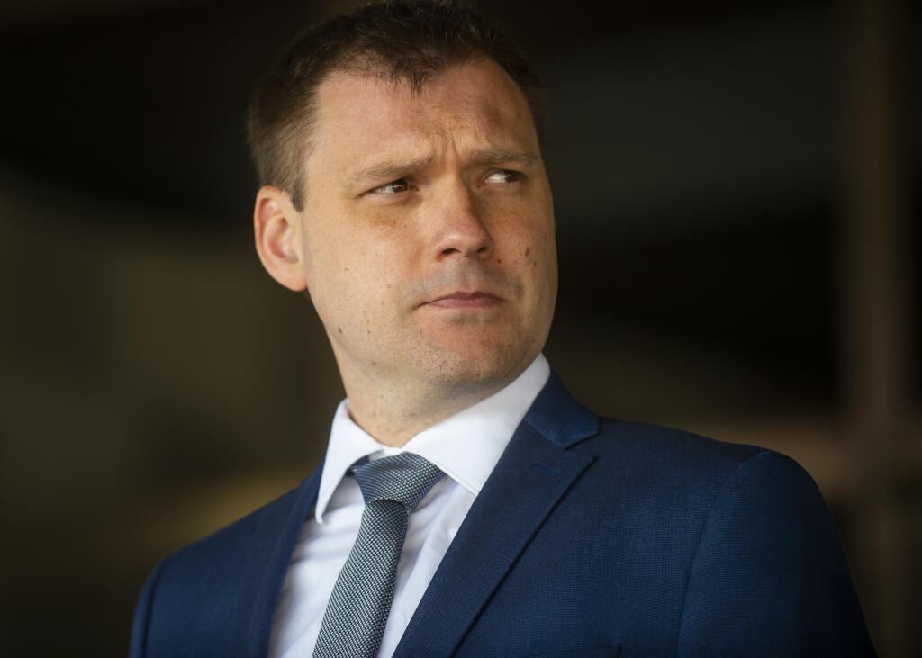Na snímke poslanec NR SR a predseda KDŽP - Aliancia za Slovensko (Kresťanská demokracia a Život prosperita) Tomáš Taraba počas tlačovej konferencie na tému: Zásadné politické vyhlásenie 27. mája 2020 v Bratislave. Poslanci Národnej rady (NR) SR Tomáš Taraba, Štefan a Filip Kuffovci odchádzajú z klubu ĽSNS. Informoval o tom Taraba na stredajšej tlačovej konferencii pred parlamentom. Trojica pôsobí v mimoparlamentnej strane KDŽP. FOTO TASR - Jakub Kotian