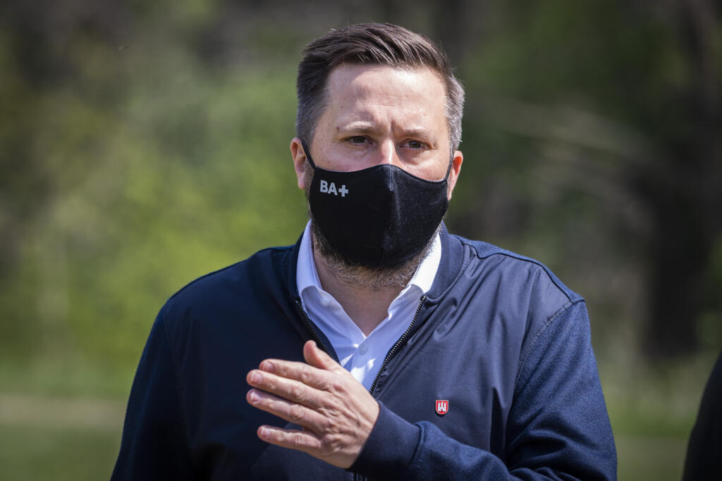 Na snímke primátor hlavného mesta SR Bratislavy Matúš Vallo počas tlačovej konferencie k monitoringu komárov v aktuálnej sezóne v Bratislave 27. apríla 2021. FOTO TASR - Jaroslav Novák