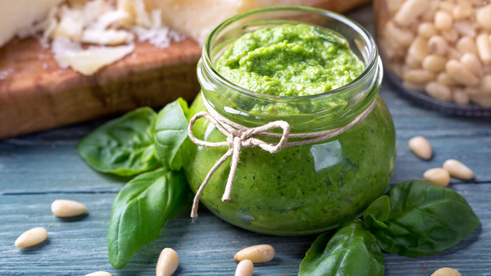 Bazalkové pesto