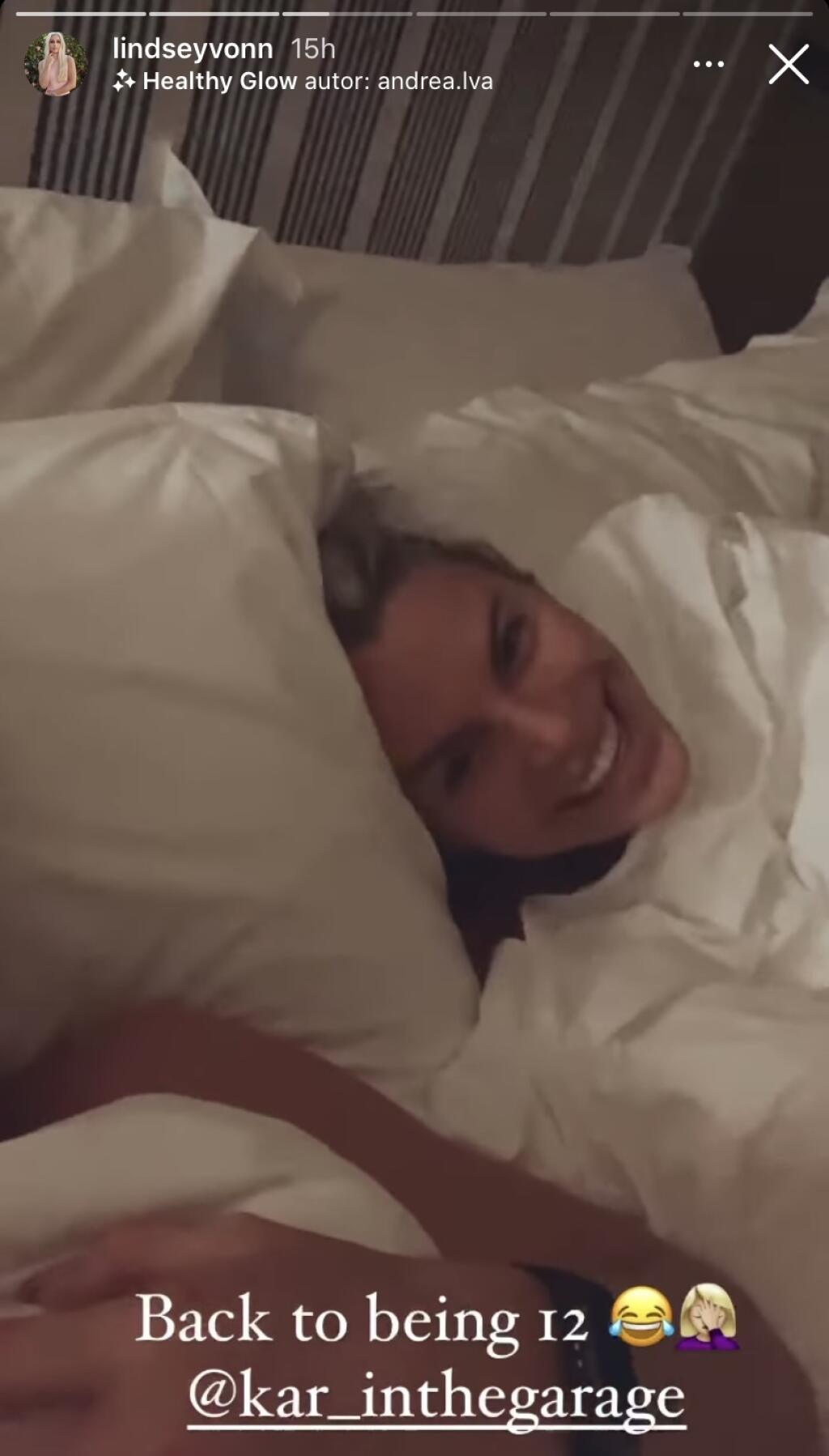Sexi sestra bývalej lyžiarky sa na celej veci dobre zabávala.