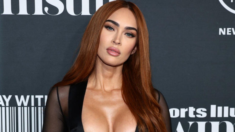 Herečka a modelka Megan Fox a jej nadupaný dekolt.