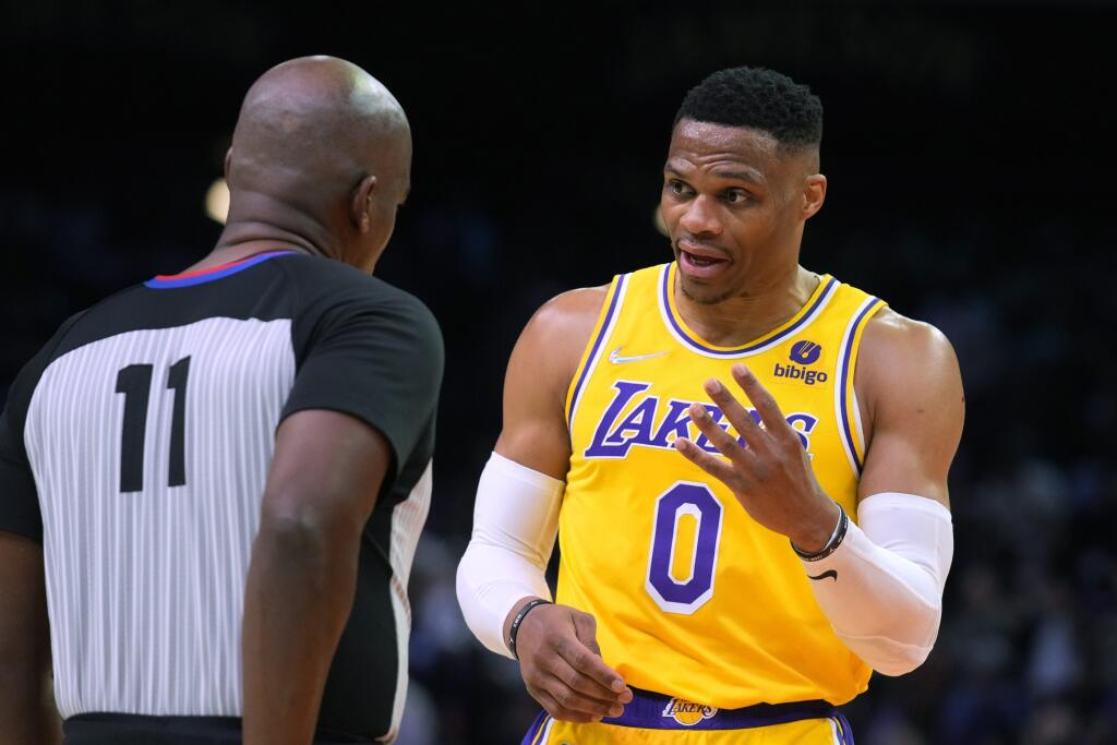 Americký basketbalista Russell Westbrook vstúpi do posledného roku platnosti kontraktu s Los Angeles Lakers.