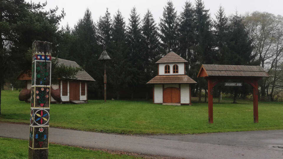 Zatiaľ nie je známe, či letné Folklórne slávnosti pod Poľanou v Detve budúci rok budú alebo nie. Uskutočnenie kultúrnej akcie pre obyvateľov závisí od toho, v akom štádiu bude pandémia nového koronavírusu. Folklórne slávnosti pod Poľanou v Detve sa tento rok pre šírenie nového koronavírusu neuskutočnili. Mesto pracuje na obnove prírodného amfiteátra. Prvý ročník Podpolianskych folklórnych slávností, v súčasnosti Folklórnych slávností pod Poľanou, sa uskutočnil v priestoroch detvianskeho kúpalisk